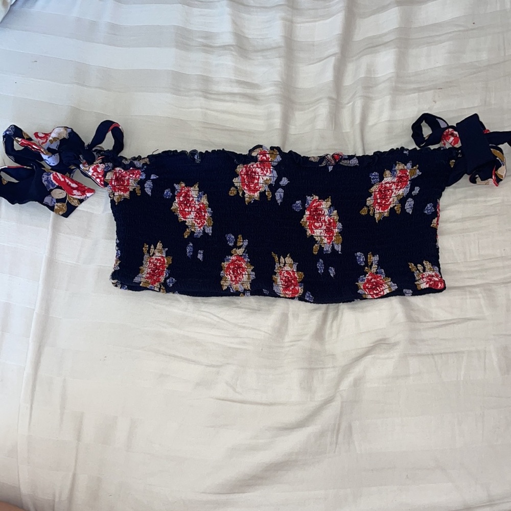 Top Cropped Top - Picture 2 of 3